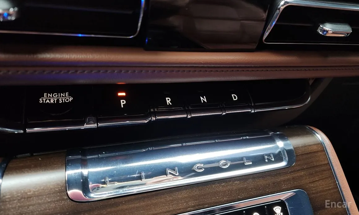 Фото 9 - Lincoln Aviator