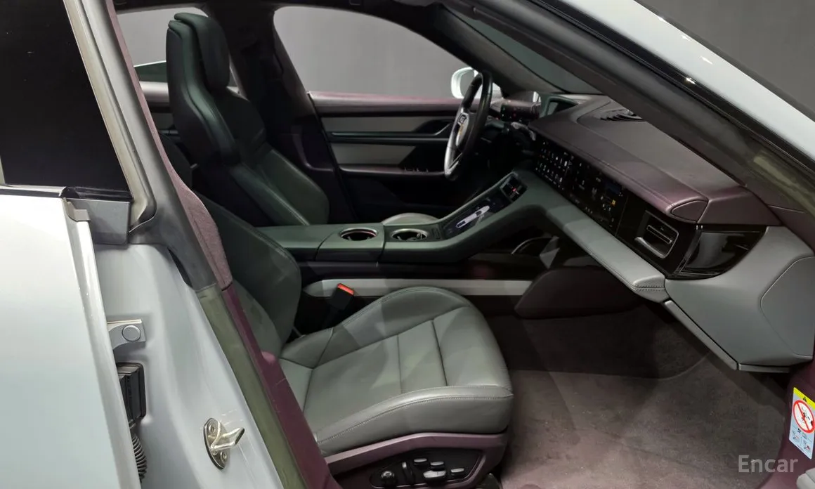 Фото 11 - Porsche Taycan