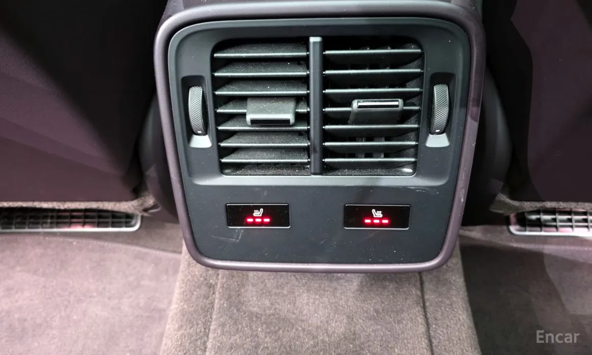 Фото 19 - Porsche Taycan