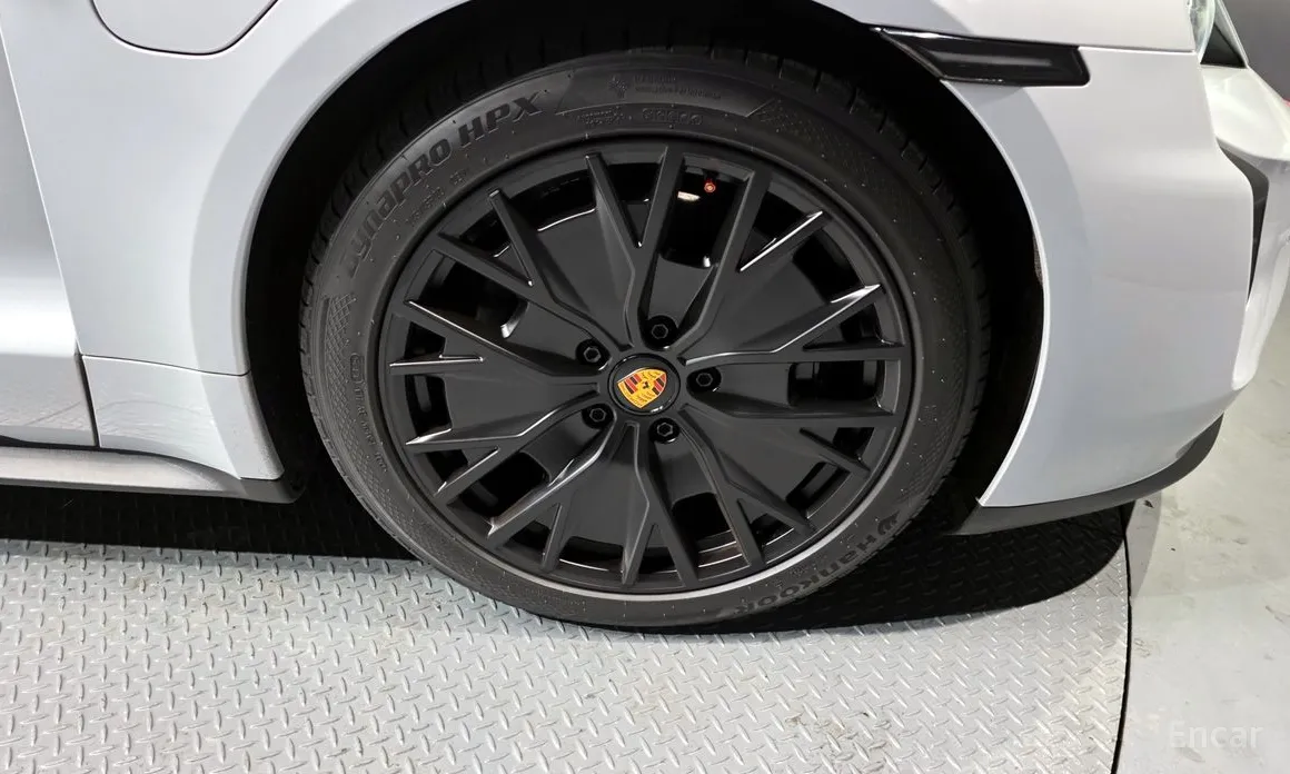 Фото 5 - Porsche Taycan