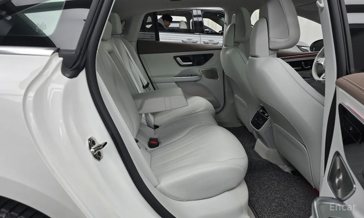 Фото 12 - Mercedes-Benz EQE