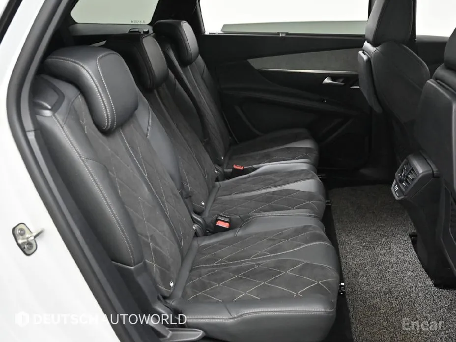 Фото 12 - Peugeot 5008