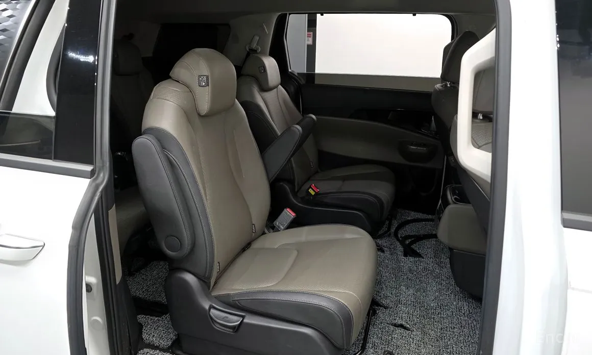 Фото 12 - Kia Carnival