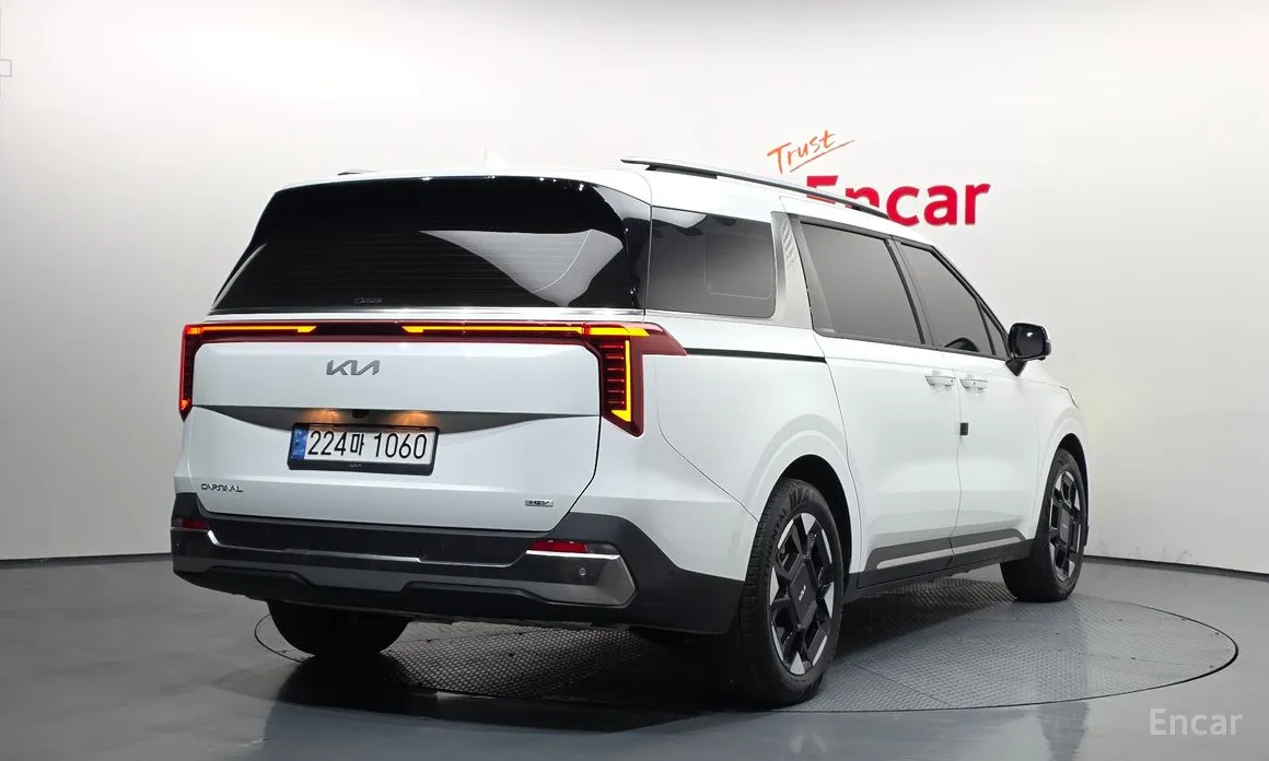 Фото 2 - Kia Carnival