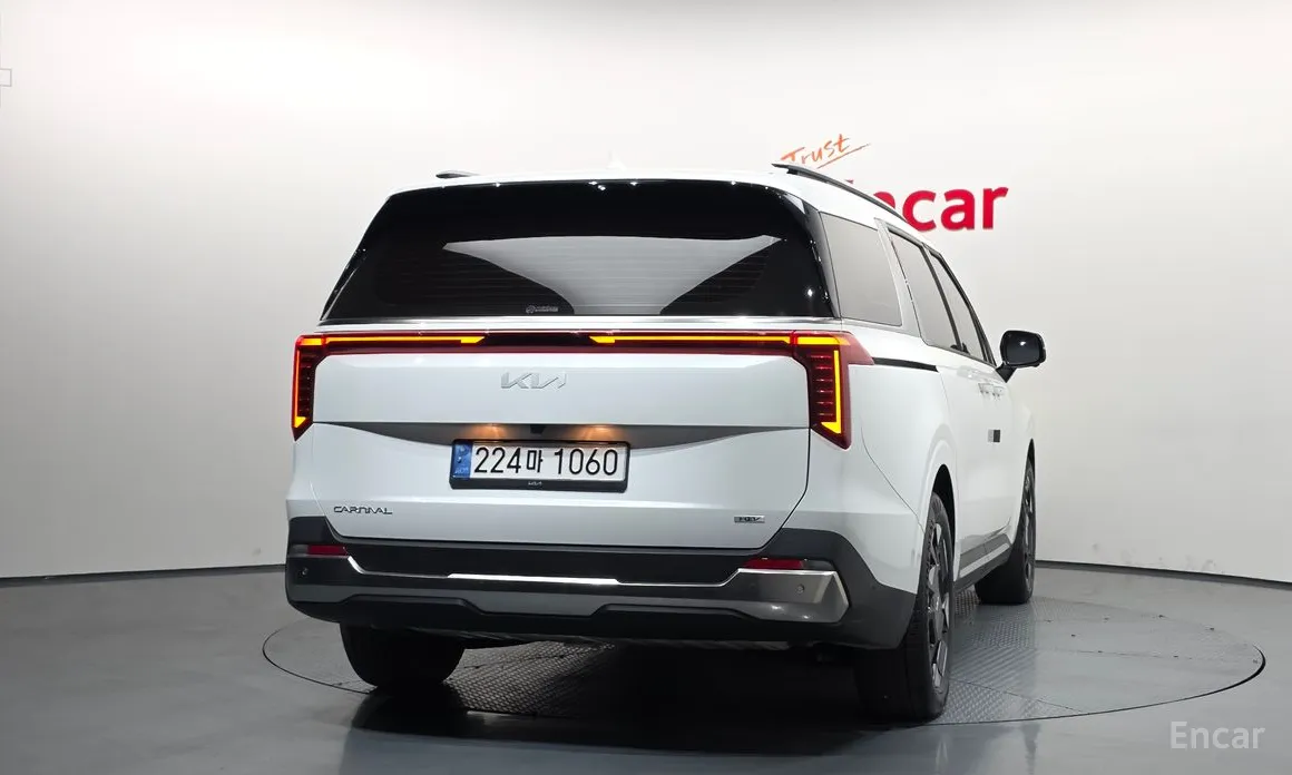 Фото 4 - Kia Carnival