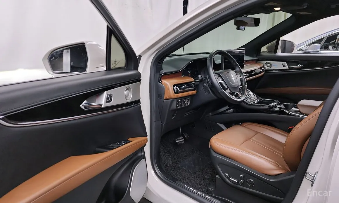 Фото 10 - Lincoln Nautilus