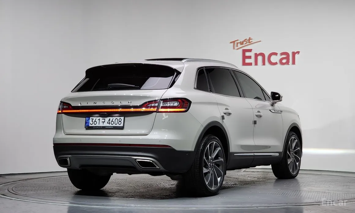 Фото 2 - Lincoln Nautilus