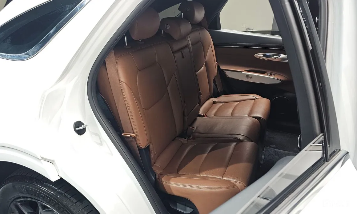 Фото 11 - Genesis GV70