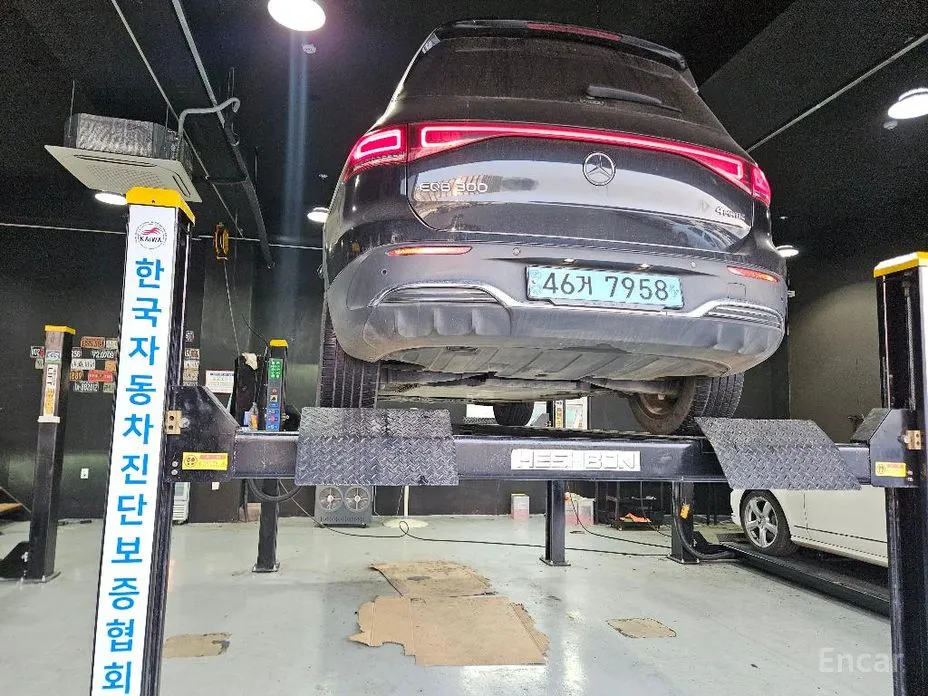 Фото 2 - Mercedes-Benz EQB