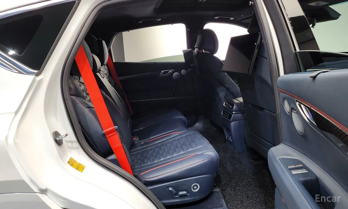 Фото 12 - Genesis GV80