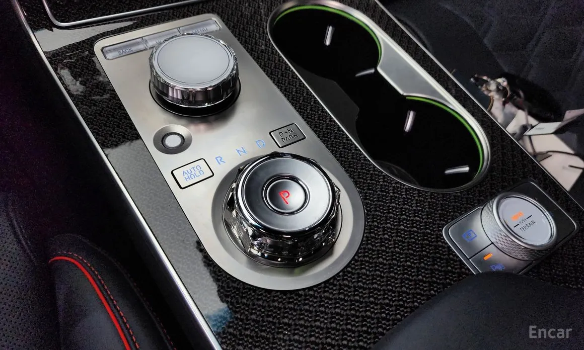 Фото 9 - Genesis GV80