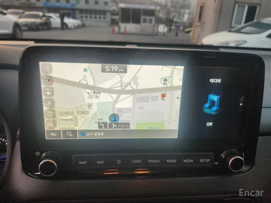 Фото 11 - Hyundai Kona