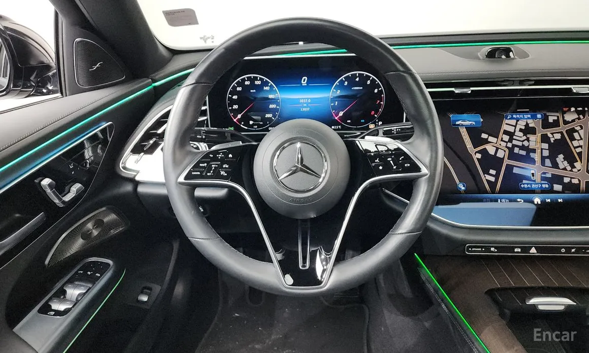 Фото 13 - Mercedes-Benz E-Class