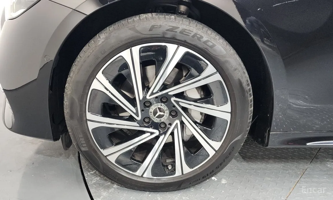 Фото 5 - Mercedes-Benz E-Class