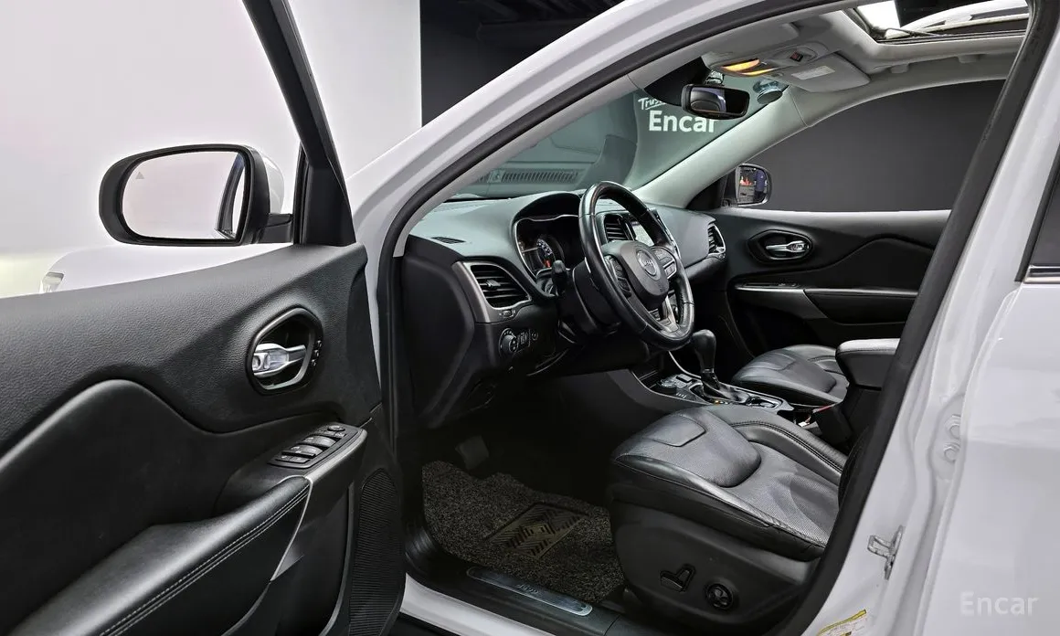 Фото 11 - Jeep Cherokee