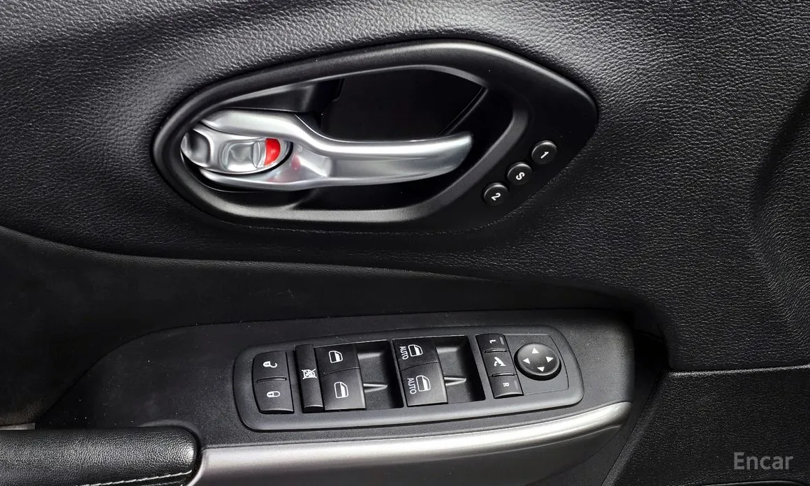 Фото 18 - Jeep Cherokee