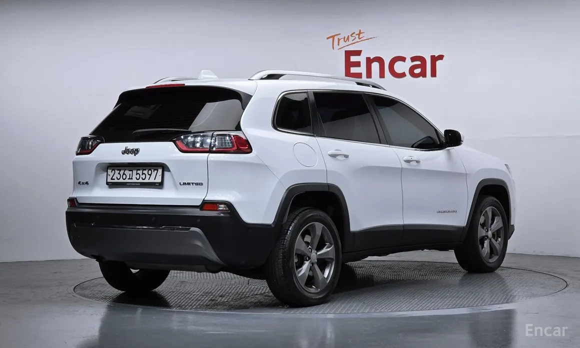 Фото 2 - Jeep Cherokee