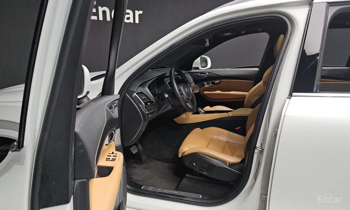 Фото 10 - Volvo XC90