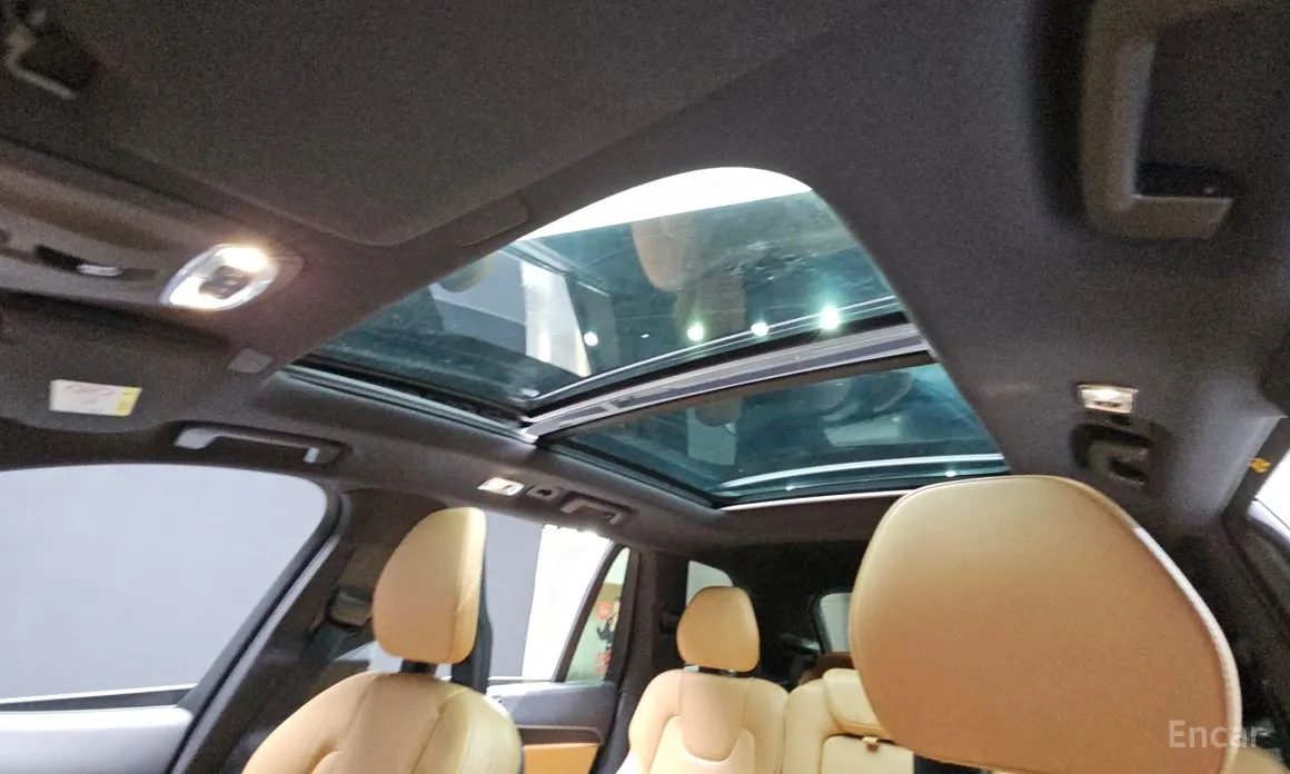 Фото 19 - Volvo XC90