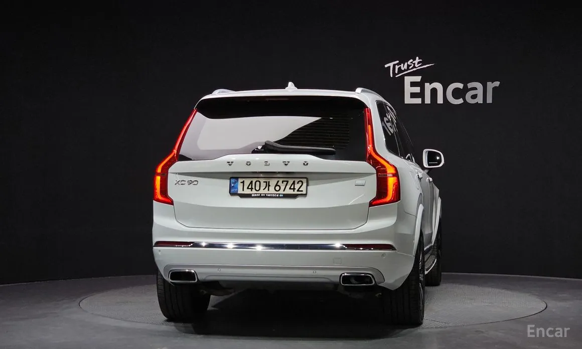 Фото 4 - Volvo XC90