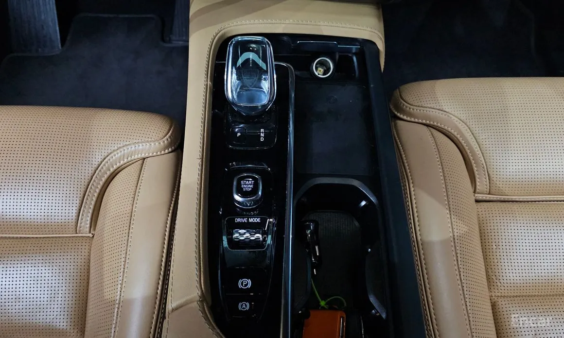 Фото 9 - Volvo XC90