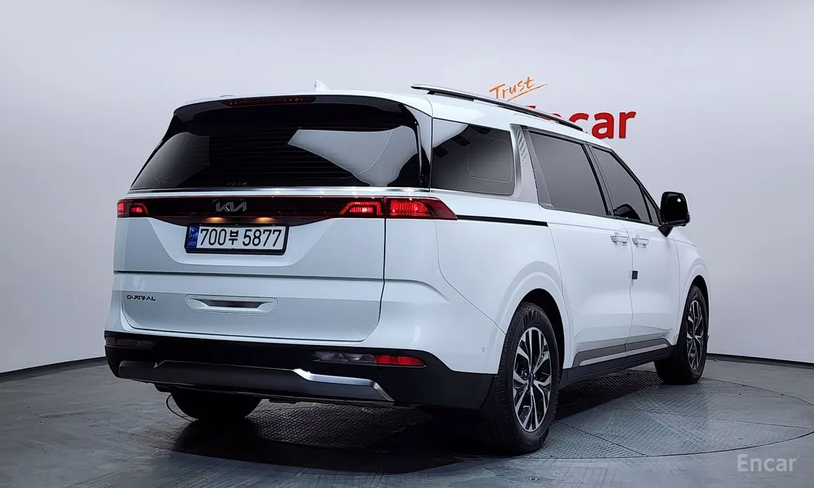 Фото 2 - Kia Carnival