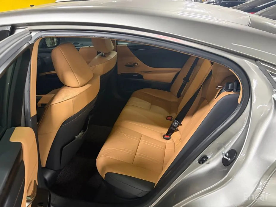 Фото 5 - Lexus ES