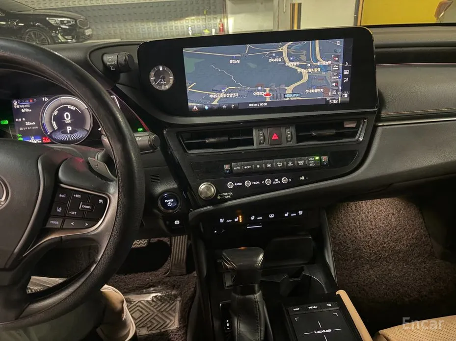 Фото 7 - Lexus ES