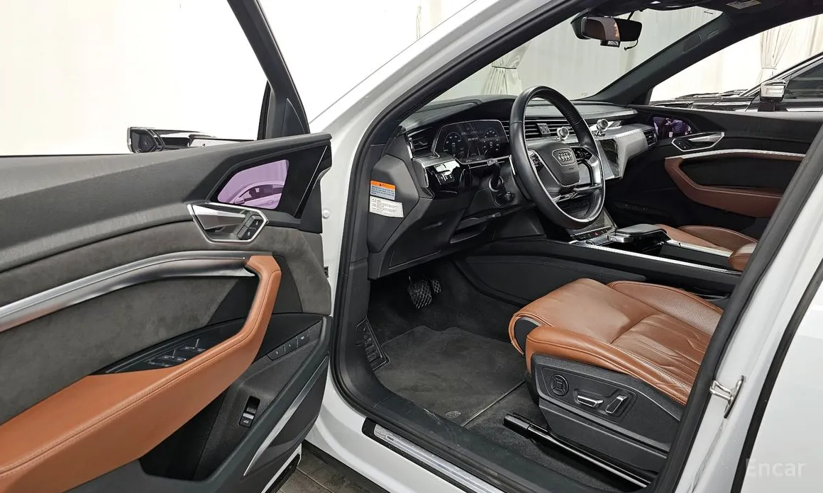 Фото 10 - Audi e-tron