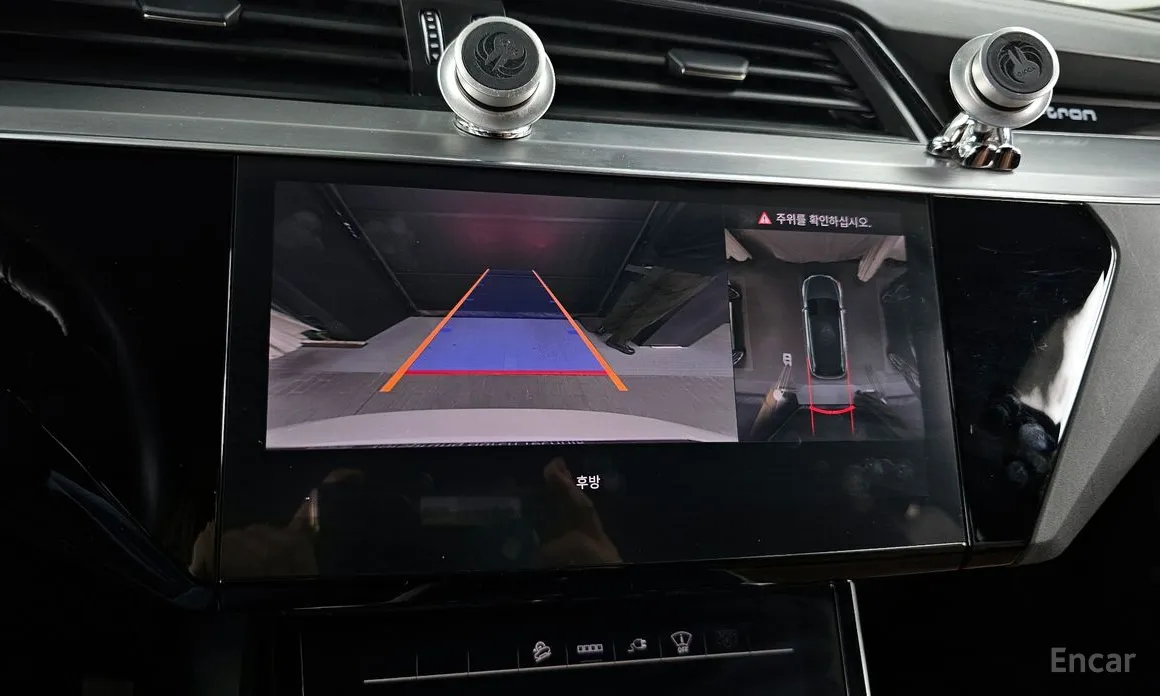 Фото 15 - Audi e-tron