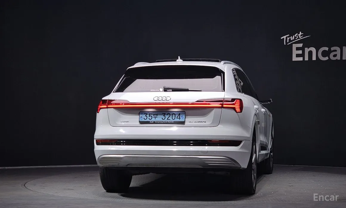 Фото 4 - Audi e-tron