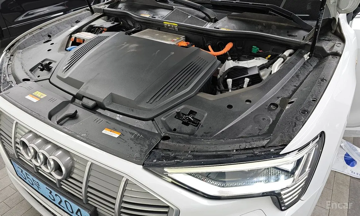 Фото 6 - Audi e-tron