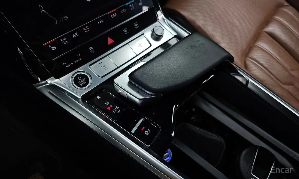 Фото 9 - Audi e-tron