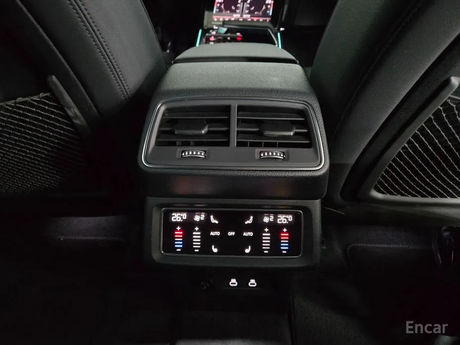 Фото 11 - Audi Q8 e-tron