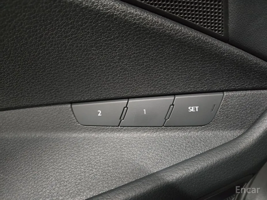 Фото 13 - Audi Q8 e-tron