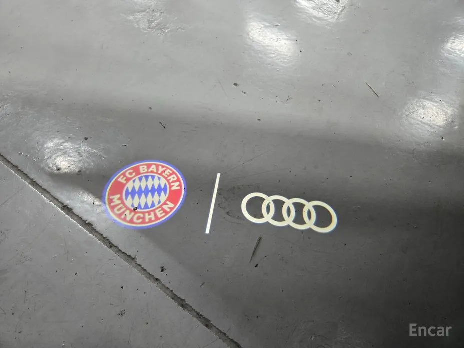 Фото 14 - Audi Q8 e-tron