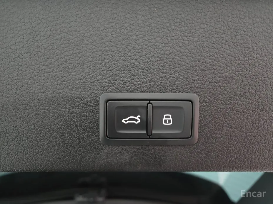 Фото 15 - Audi Q8 e-tron