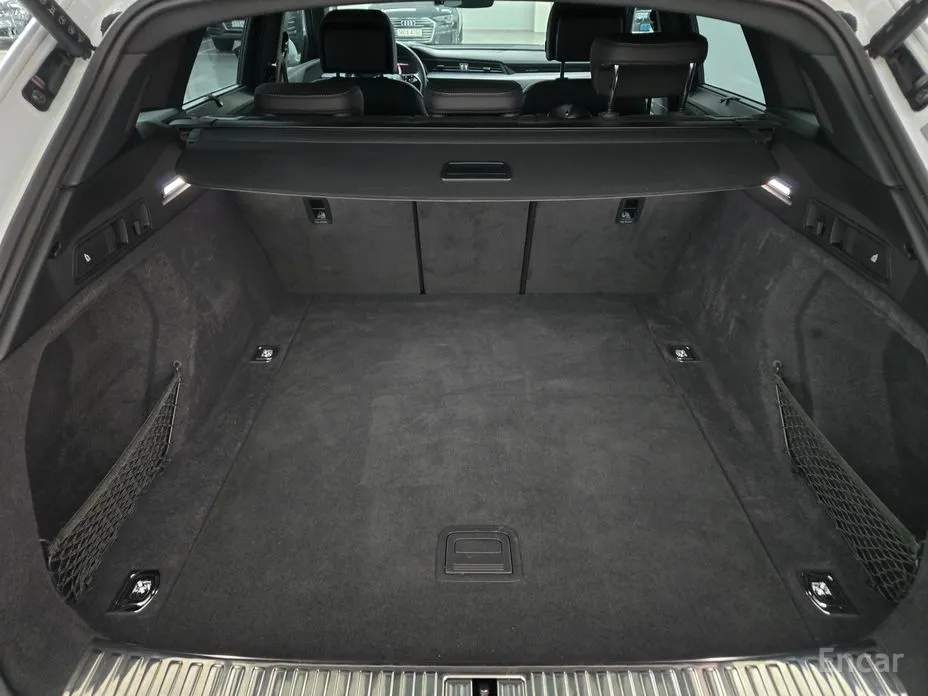 Фото 16 - Audi Q8 e-tron