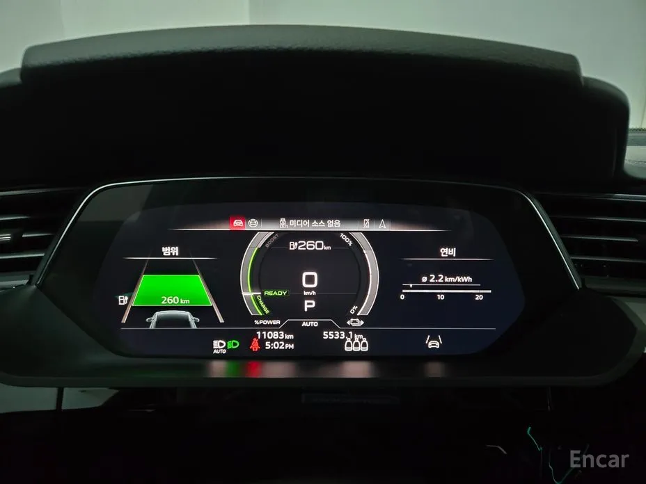 Фото 8 - Audi Q8 e-tron