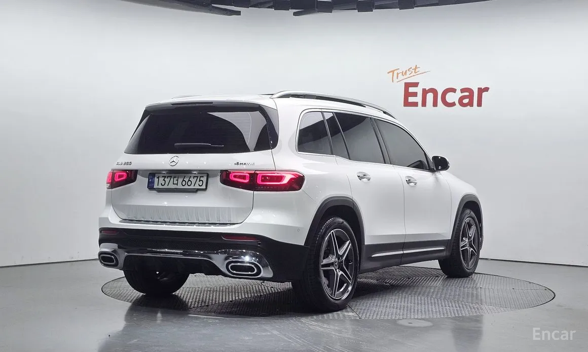 Фото 2 - Mercedes-Benz GLB-Class