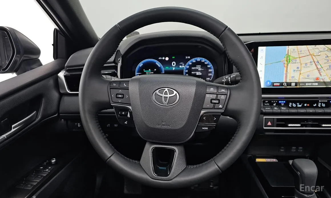 Фото 13 - Toyota Camry