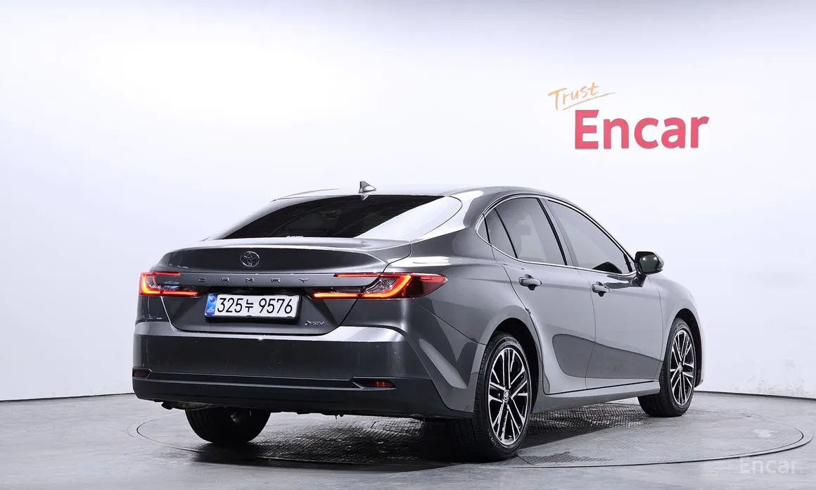 Фото 2 - Toyota Camry