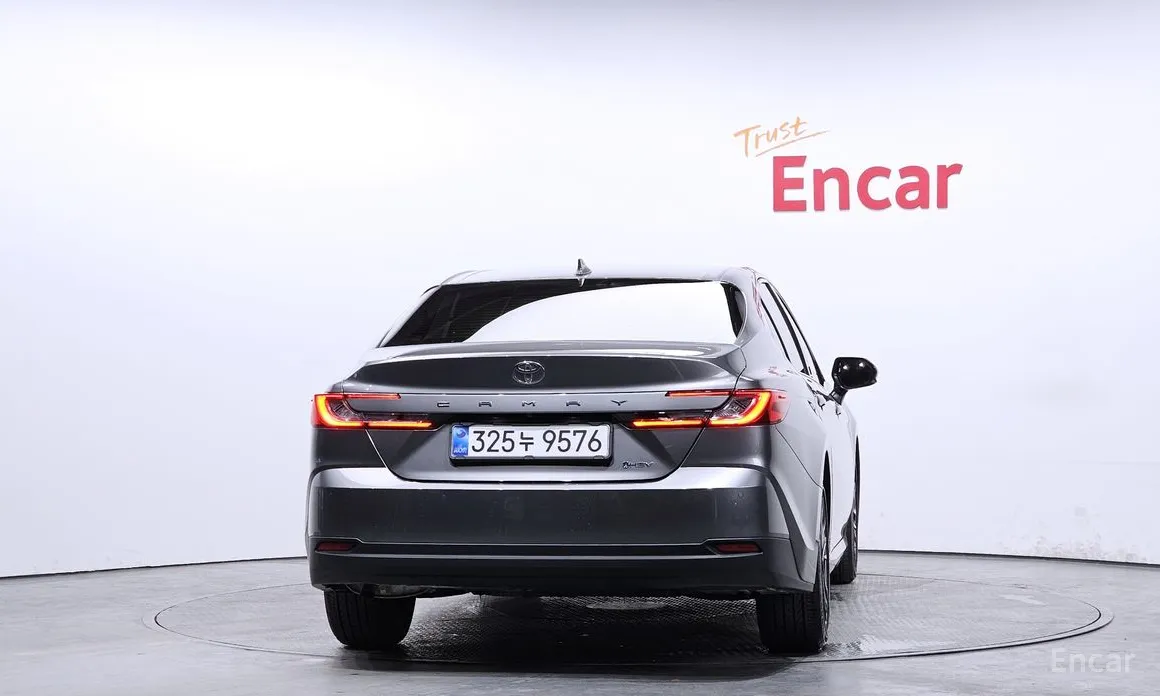 Фото 4 - Toyota Camry