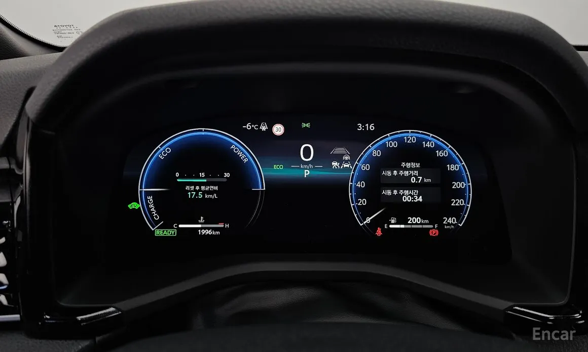 Фото 8 - Toyota Camry