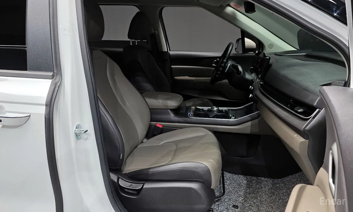 Photo 11 - Kia Carnival