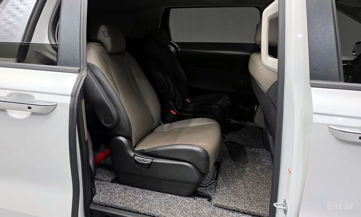 Photo 12 - Kia Carnival