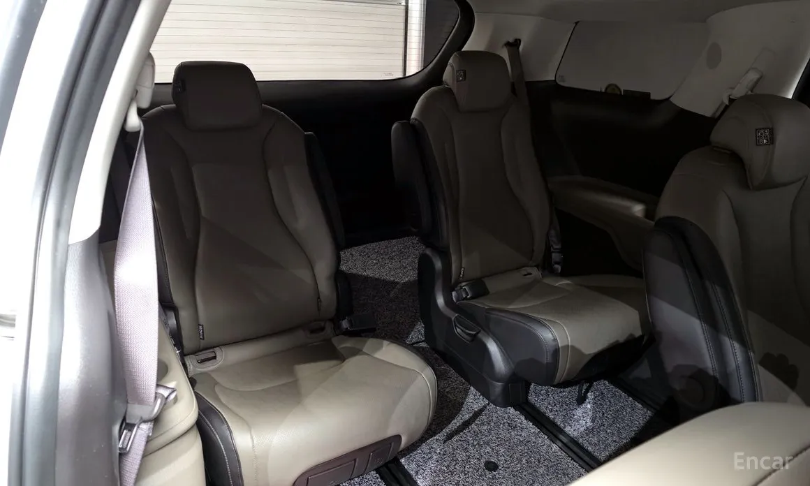 Photo 19 - Kia Carnival