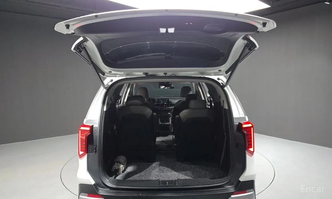 Photo 20 - Kia Carnival