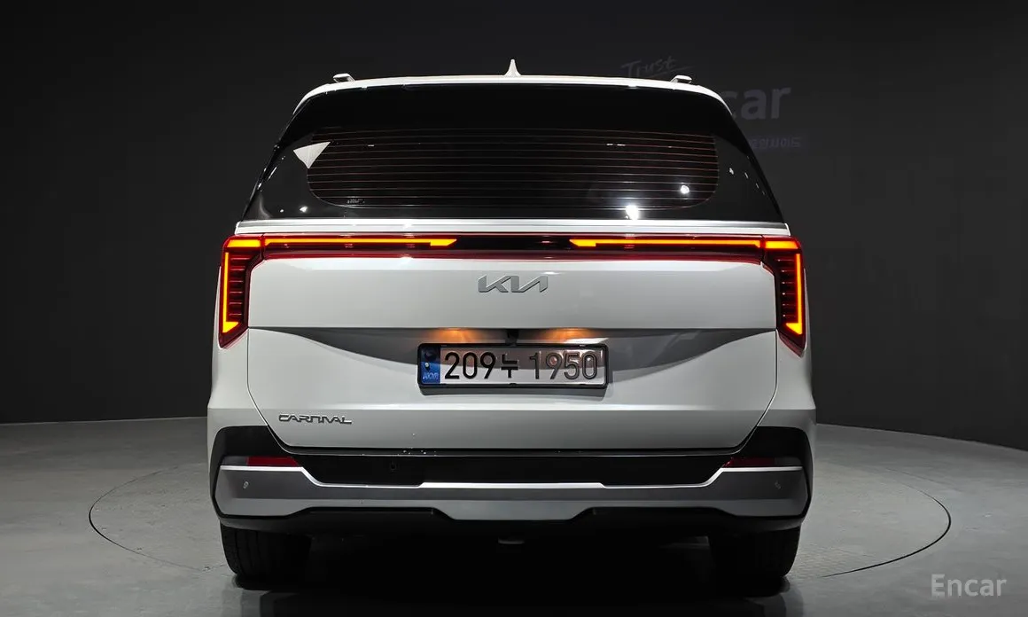 Photo 4 - Kia Carnival