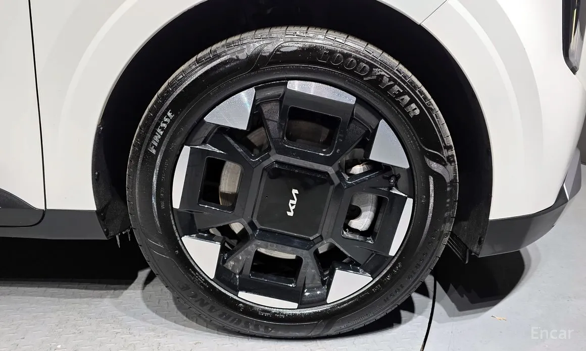 Photo 5 - Kia Carnival